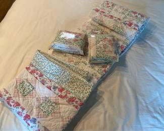 Floral Full Size Quilt Set with Two Pillow Shams