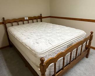 stand alone great condition hardly used full size bed, mattress box