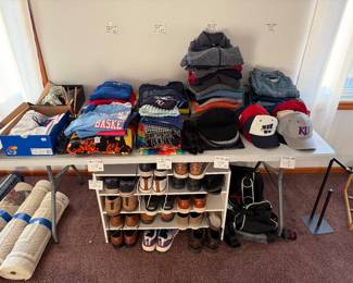 Mens shoes 9.5 size, good condition ball caps, hats t-shirts, new shoes