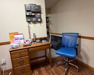 same desk pictured with favorite back supporting modern desk chair