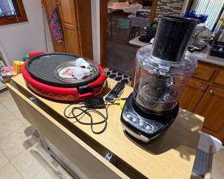 hotplate for heating stuff after you make it in the food processor