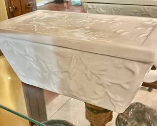 Real Home Stoneware Dish with Lid