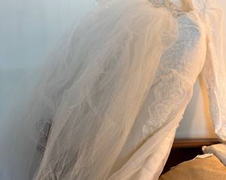 Vintage wedding dress$50