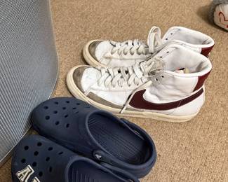 Kids shoes $4