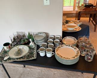 Living Room: Noel service for 8 dinnerware, Christmas glasses