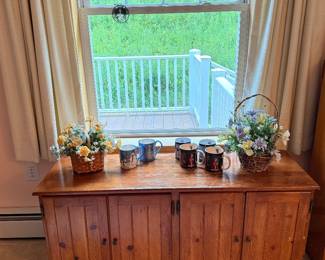 Bedroom 3: record cabinet, Christmas mugs