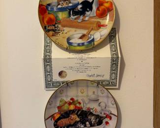 Kitchen: cat plates