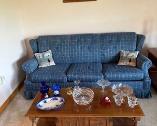 Living Room: sleeper sofa, coffee table