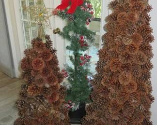Large Rustic Decorative Real Pinecone Christmas Trees/ Pre-lit Holiday Christmas Light Post