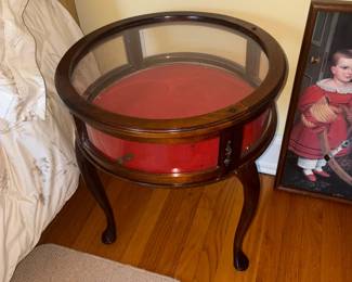 Round Display Case