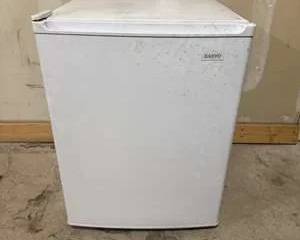 Sanyo Compact Mini Refrigerator | Dorm Room Office Garage Beverage Fridge | Model SR-52R