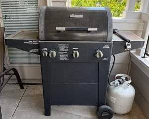 Brinkmann 3-Burner Propane Gas Grill with LP Tank | Outdoor BBQ Grill for Patio, Deck & Backyard