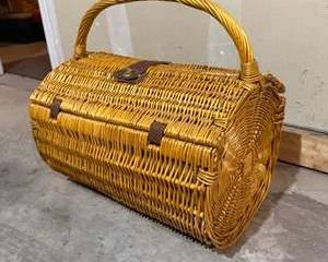 Classic Wicker Picnic Basket with Picnic Set | Woven Picnic Hamper | Outdoor Dining & Camping Basket