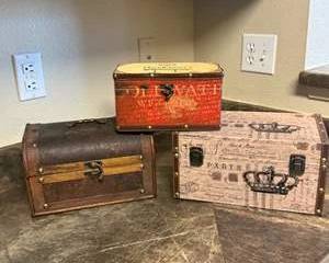 3 Decorative Vintage Style Storage Chests & Keepsake Boxes | Rustic Wooden Treasure Trunks | Farmhouse Home Décor