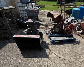 Snowblower in working condition 