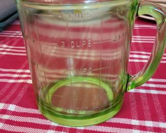 Green 4-cup measure