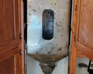 Flour dispenser