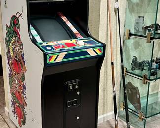 Game arcade plays multiple games