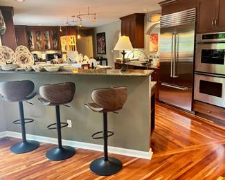 There are 6 of these barstools