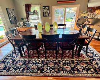 Oversize 8 x 5‘ dining room table on a 9 x 12 rug