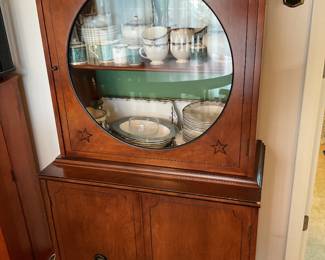 Small Hutch 