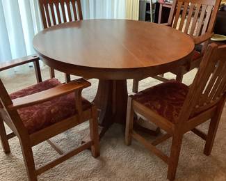 Stickley Table & Chair 2 with arms and 4 straight back 