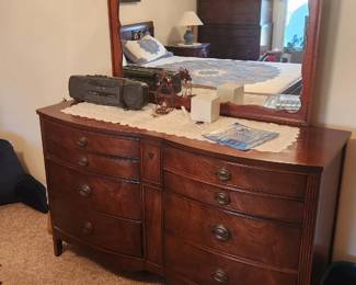 Dixie Dresser