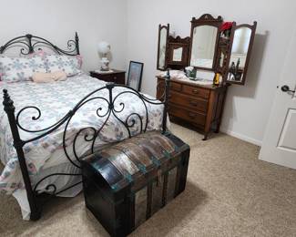 Iron bed, humpback trunk