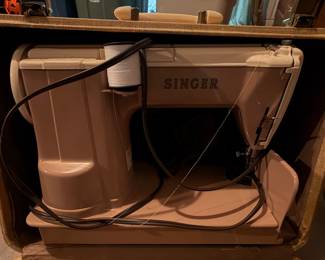 Singer Slant-O-Matic 401A Sewing Machine