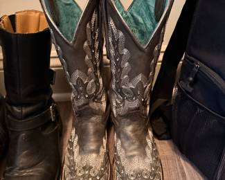 Corral Women's Black and White Floral Sugar Skull Square Toe Cowboy Boots