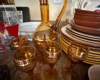 Groovy decanter and cordials glass set