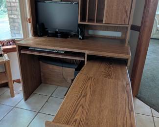 Desk with Expanding Arm