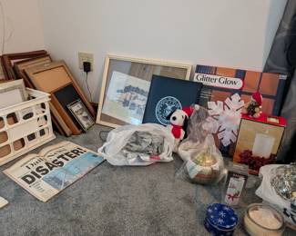 Frames & Christmas Decor