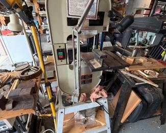 Delta Bandsaw $125