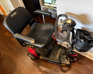 Pride Mobility 3 Wheeler Scooter $200 Looks rough but works!