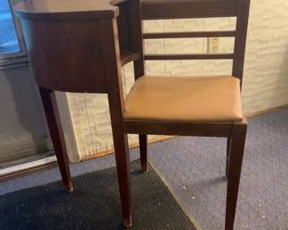 Gossip chair