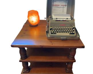 Vintage ROYAL DeLuxe Quiet Typewriter