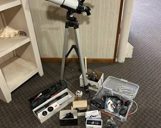 Orion ShortTube 80mm Refactor Telescope With Accessories