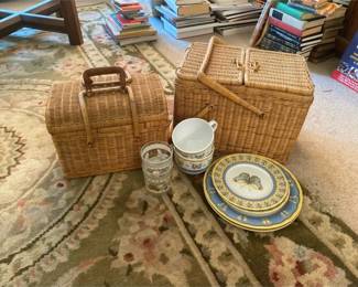 Picnic Baskets with Plastic Dish and Cup Sets