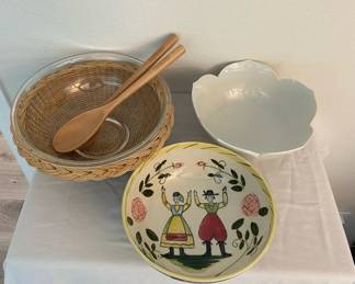 Hand Painted Folk Art Bowl Glass Bowl In Wicker With Serving Pieces White Floral Shaped Bowl
