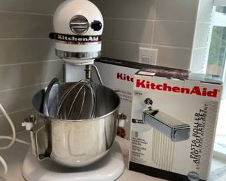 KitchenAid Mixer With Spiralizer And Pasta Rollercutter