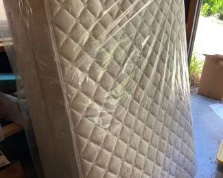 Full Size Mattress Box Spring Sealy Posturepedic Firm