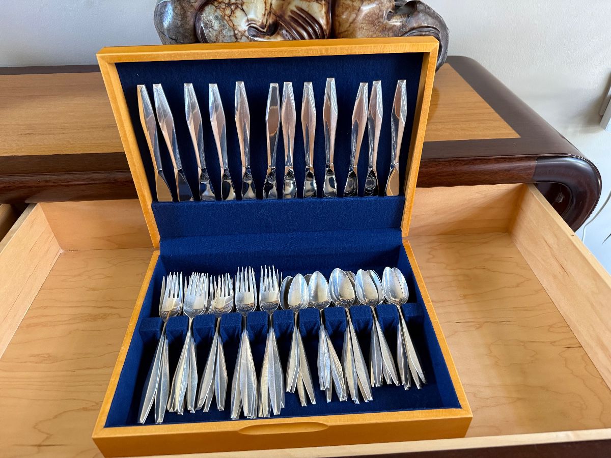 291. Reed & Barton Diamond Sterling MCM Flatware Designed by Gio Ponti, 12-5 Piece Settings w/ Chest