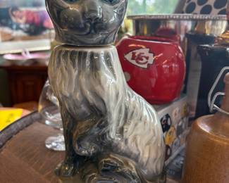 -967 Bintage James B Bean Distillery Co. “Beams Trophy” Grey and White cat decanter holding 120-month-old Kentucky Bourbon (empty)