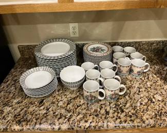 Sakura Kitchen Dishware