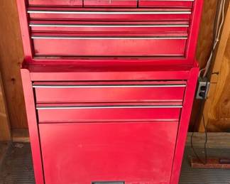 01 StackOn 2Piece Rolling Tool Chest and Cabinet Combo with Tools