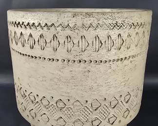 511 Lot 23 Vintage geometric pattern pottery planter