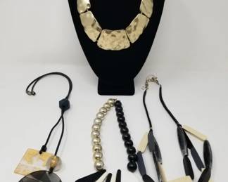 361 Lot 380 Group of statement necklaces