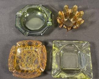 349 Lot 356h Lot of vintage glass ashtrays