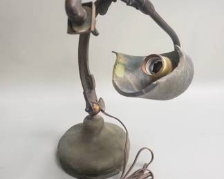 169 Lot 319 Vintage bronze handle desk lamp